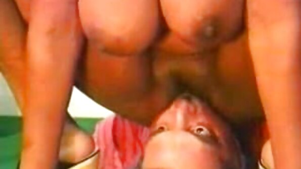 Ebony babe har kul med sin vita styvfar